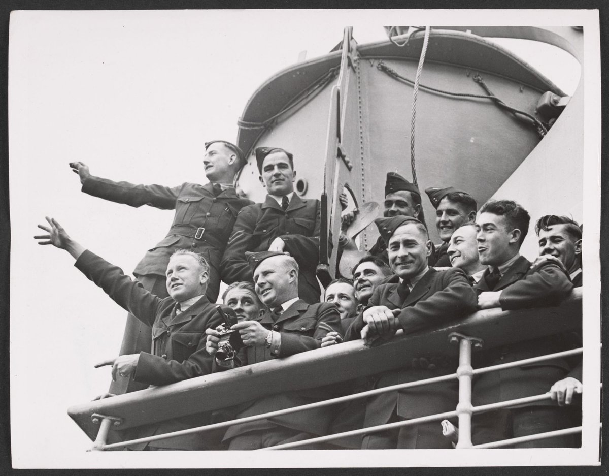 EMBARKATION OF TROOPS FROM PORT MELBOURNE (1945?)