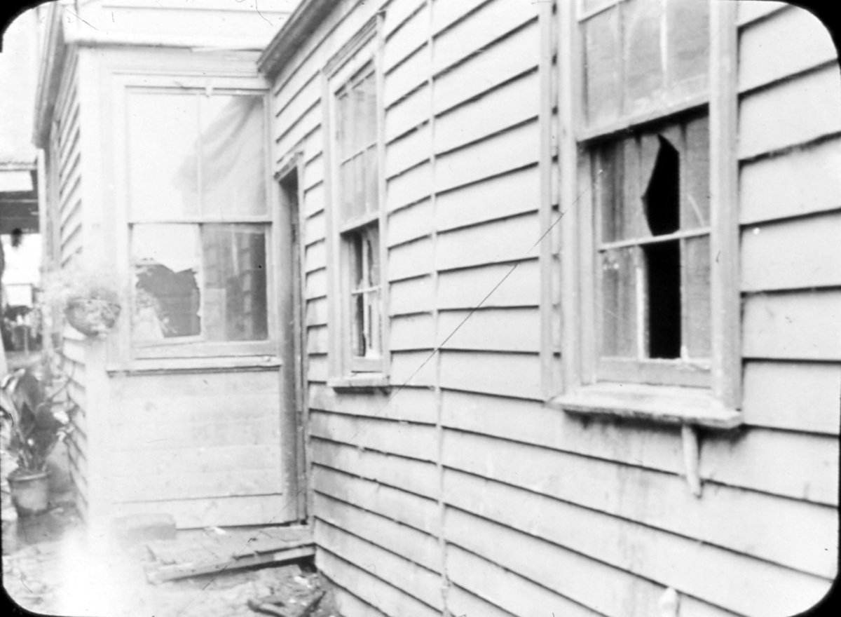 Melbourne. Weatherboard house (c. 1935)