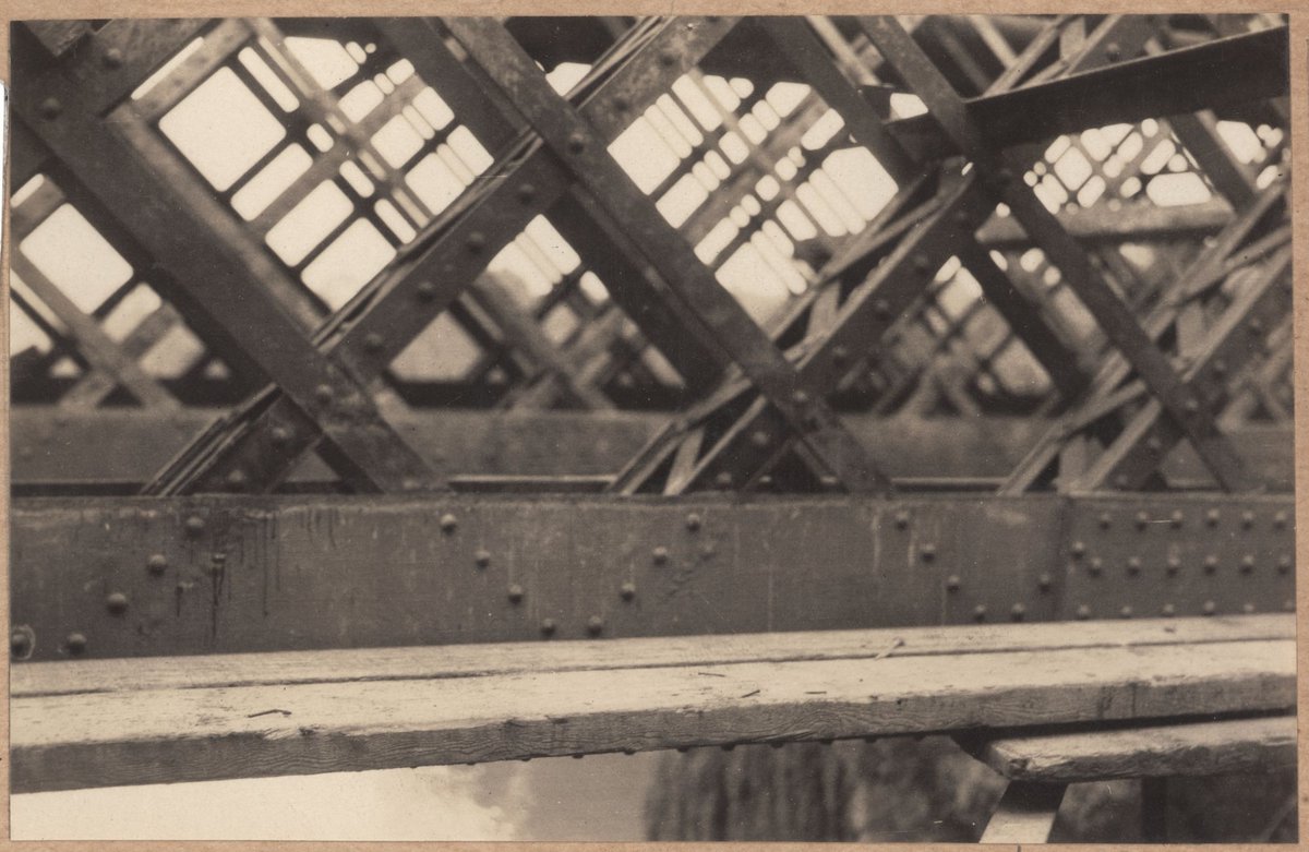 Reconditioning Hawthorn bridge - 157' spans (c. 1930)