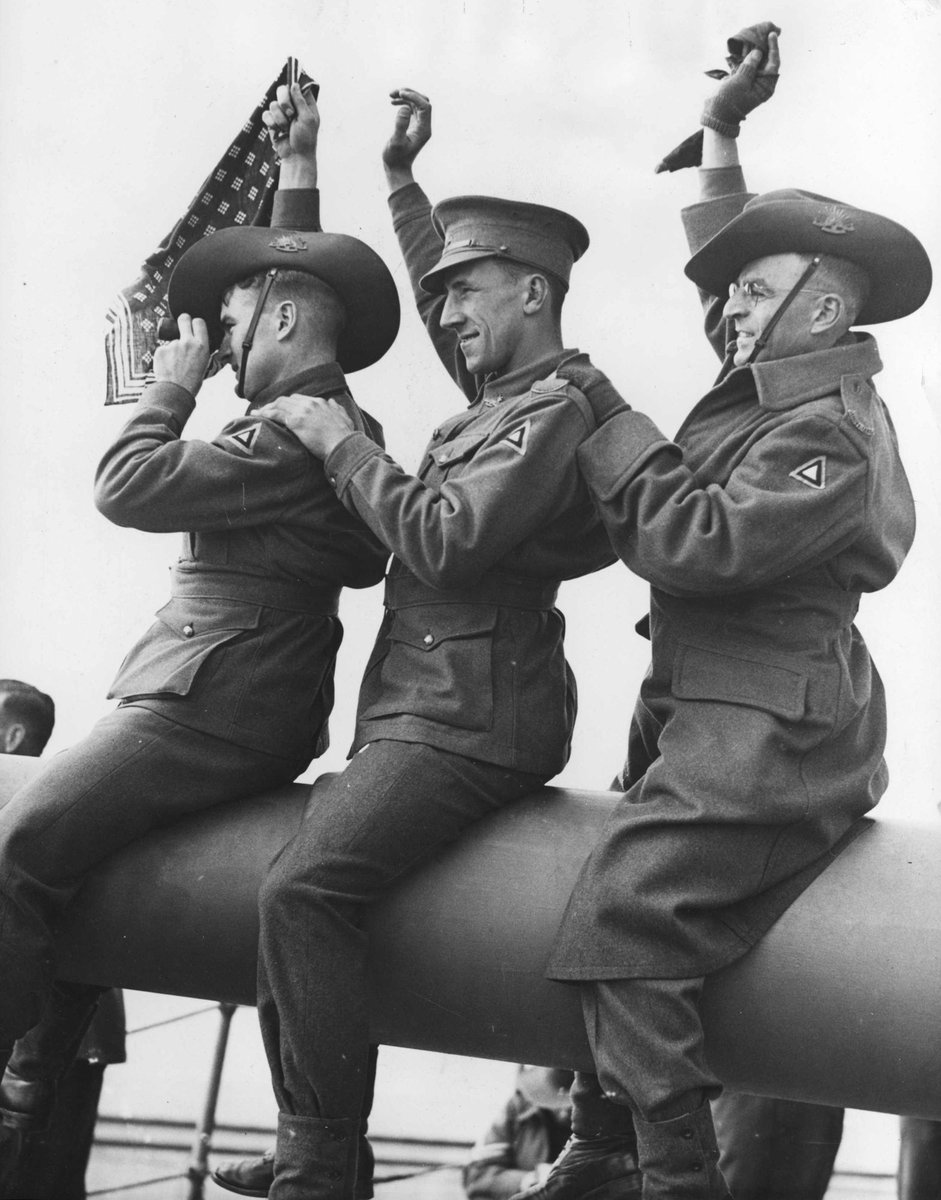 EMBARKATION OF TROOPS FROM PORT MELBOURNE (1941?)