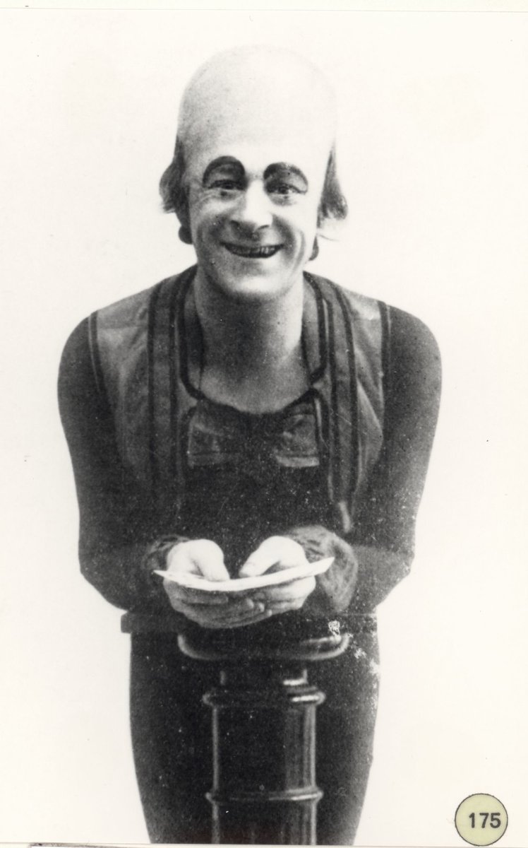 Carlton (Arthur Phelps) comic magician (1930–93)