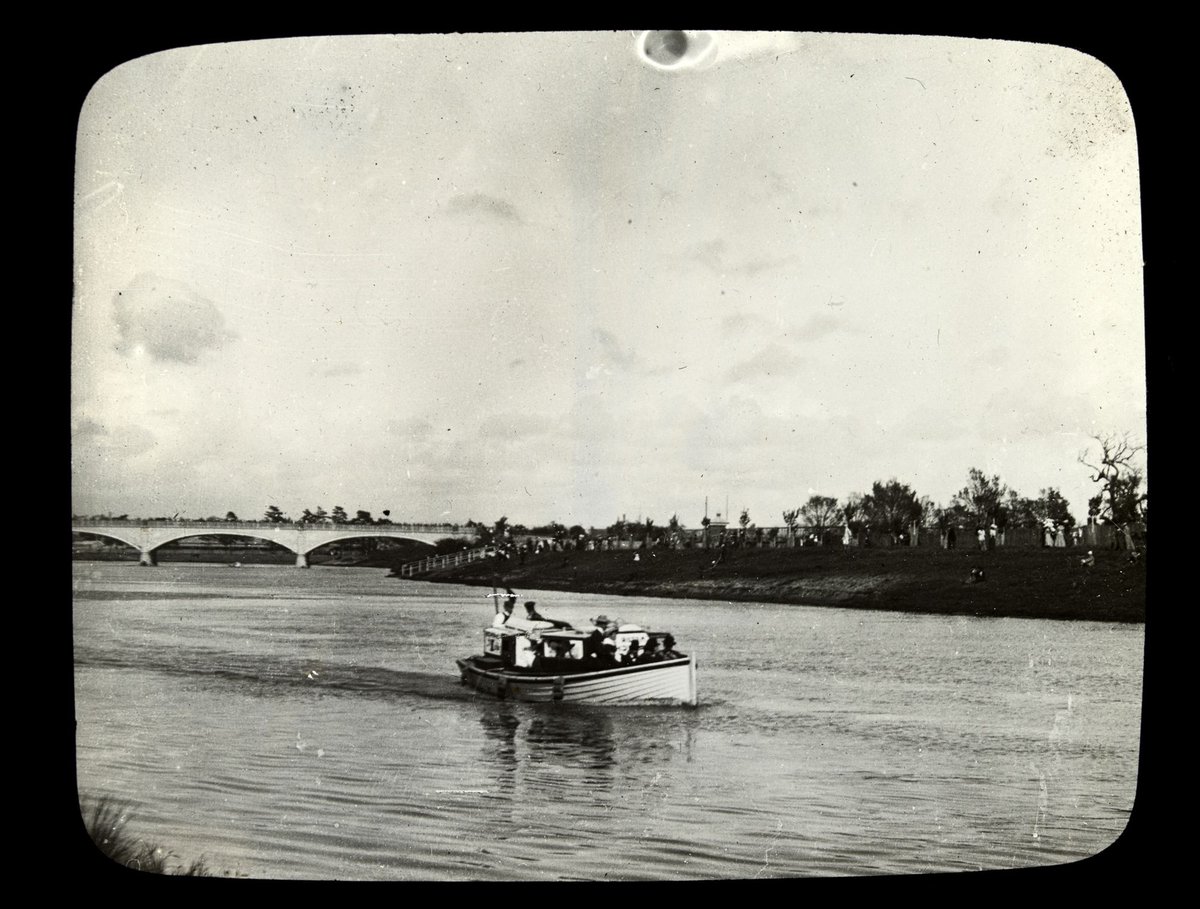 Boat on Yarra River in front of Morell Bridge, South Yarra (1909)