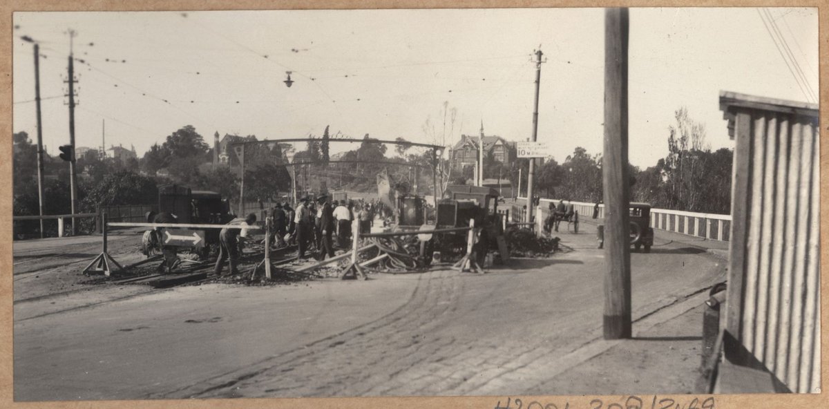 Reconditioning Hawthorn bridge - deck (1930)