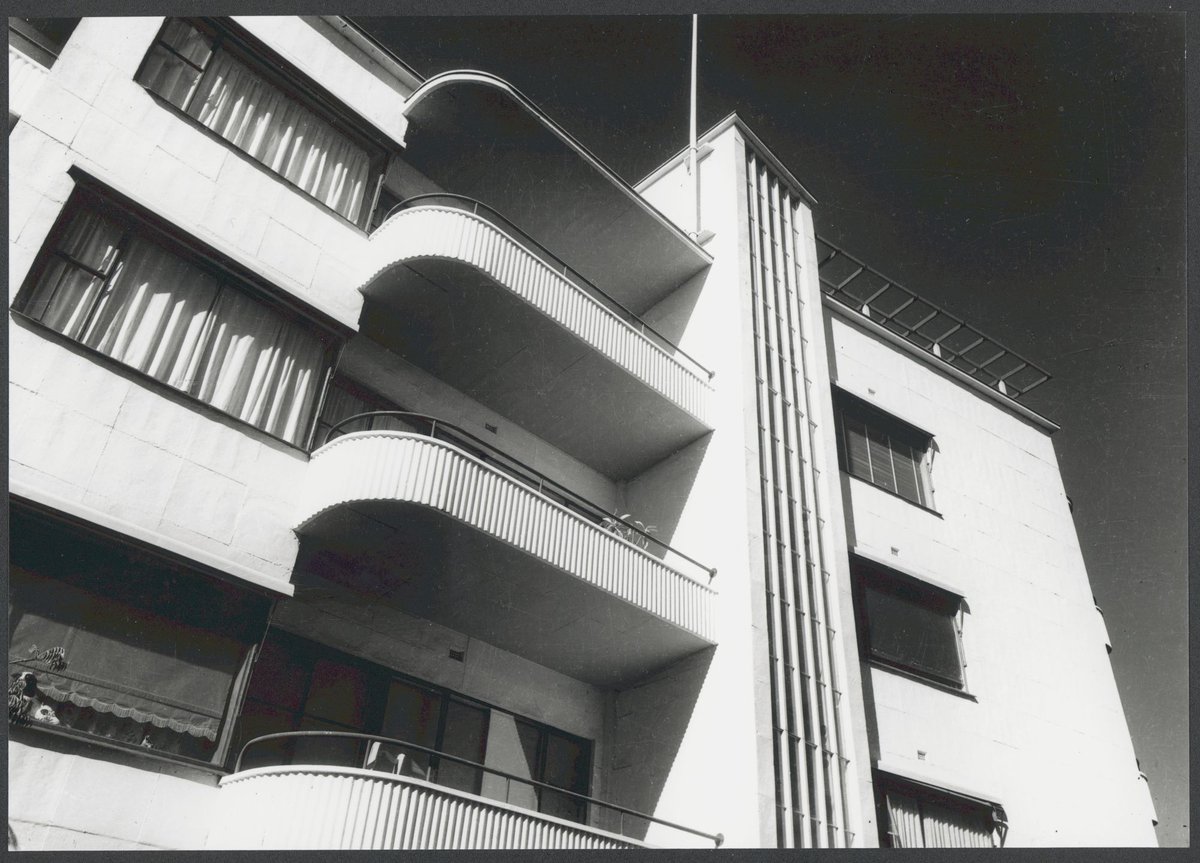 Newburn flats and garages, Albert Park, Vic (1951)