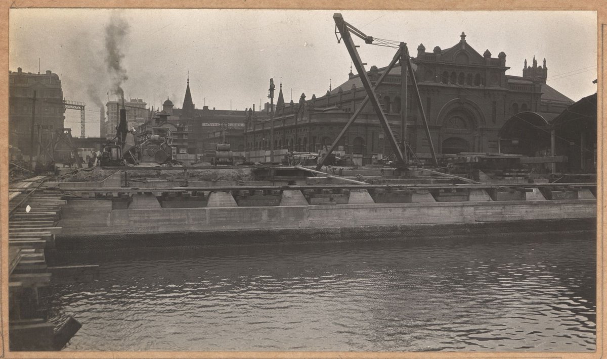 Spencer Street bridge: north abutment, Melbourne City (1929)