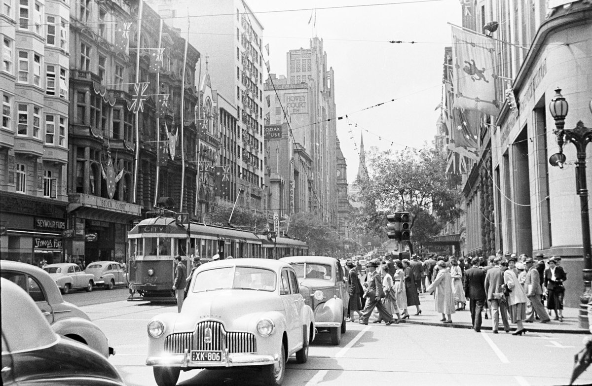 Crowds in Melbourne during the royal tour of 1954, Melbourne City