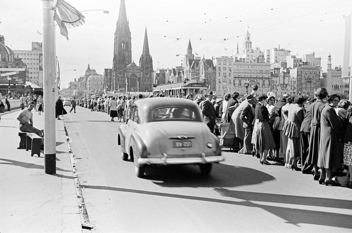 Crowds in Melbourne during the royal tour of 1954, Melbourne City