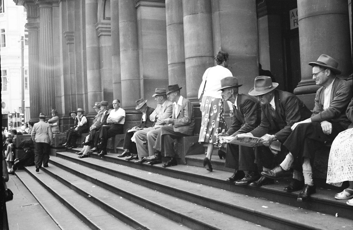 People on steps of the G.P.O., Melbourne, Melbourne City (1954)