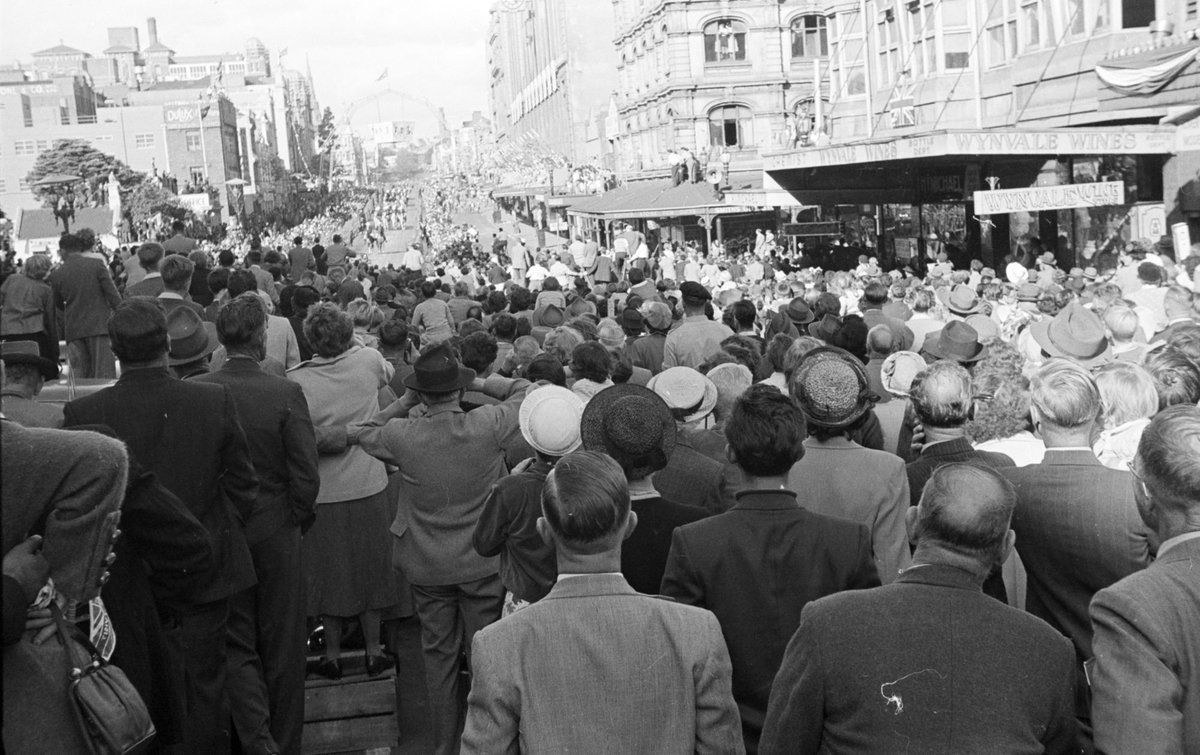 Street parade in Melbourne during the royal tour of 1954