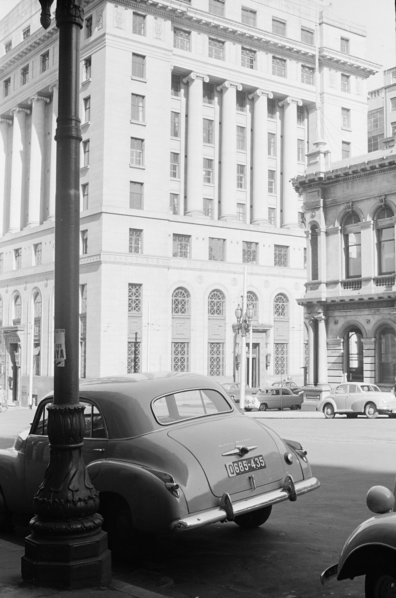 Street scene, Melbourne (1954)