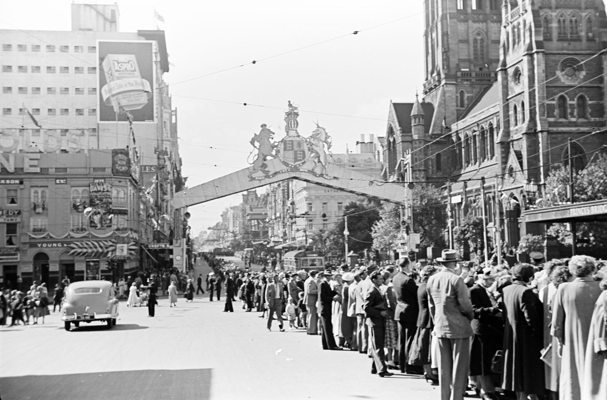 Crowds lining the street in Melbourne during the royal tour of 1954
