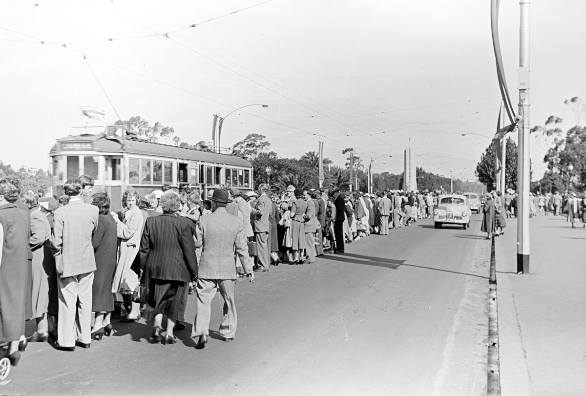 Crowds in Melbourne during the royal tour of 1954, Melbourne City