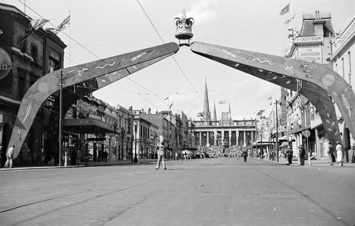 Bourke Street looking towards Parliament House during royal tour of 1954, East Melbourne