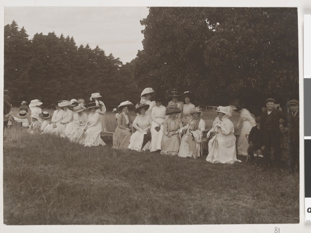 "City Newsboys' Picnic, Melbourne, State Government House, Dec. 1909", Melbourne City