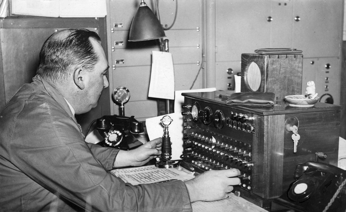 State control room for Air Raid Precautions Services at Russell Street Police Headquarters: policeman, Melbourne City (1938–44)