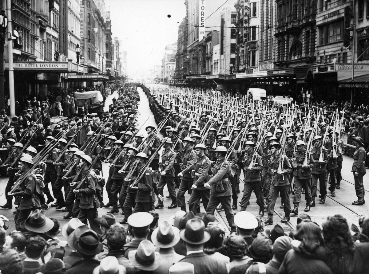 Marching soldiers turn corner from Elizabeth to Collins Street, Melbourne City (1939–45)