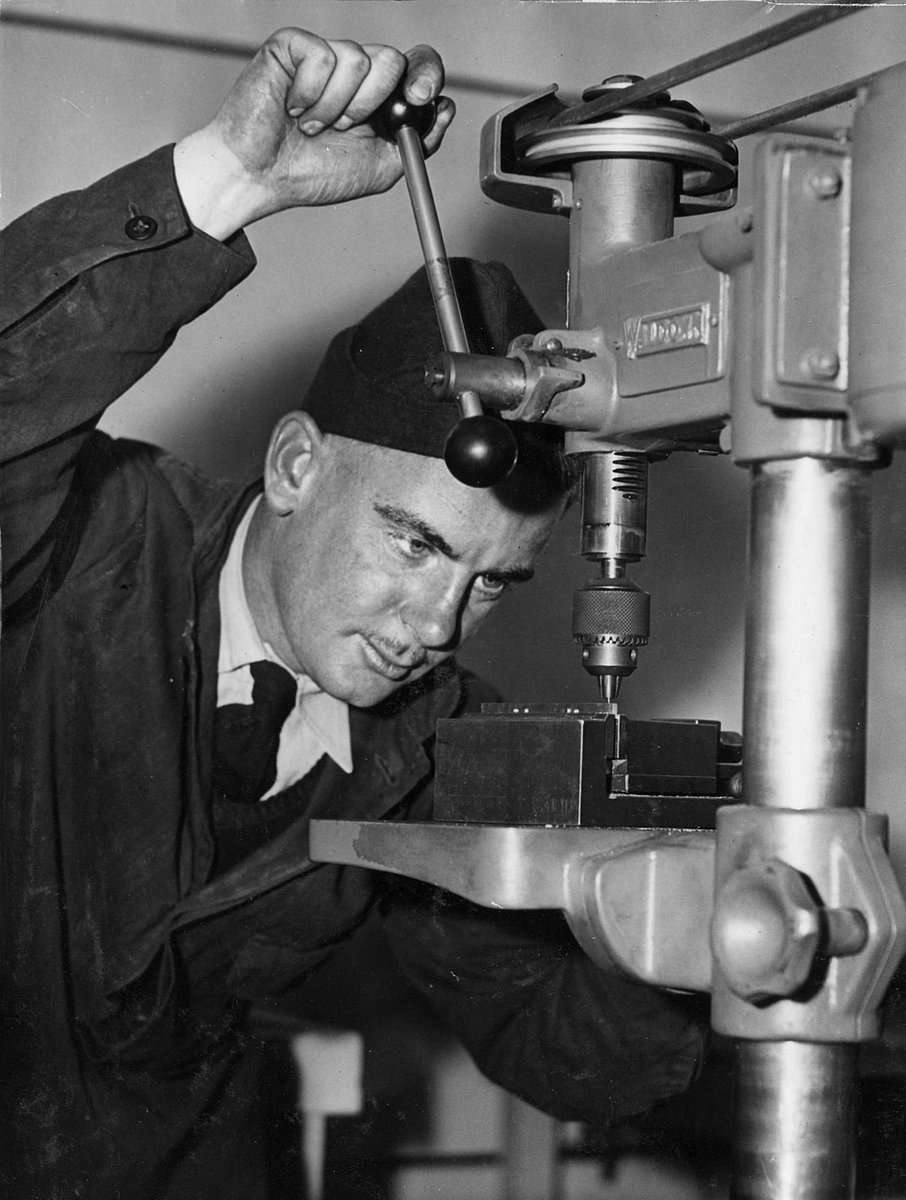 R.A.A.F. trainees at Melbourne Technical School (1937–43)
