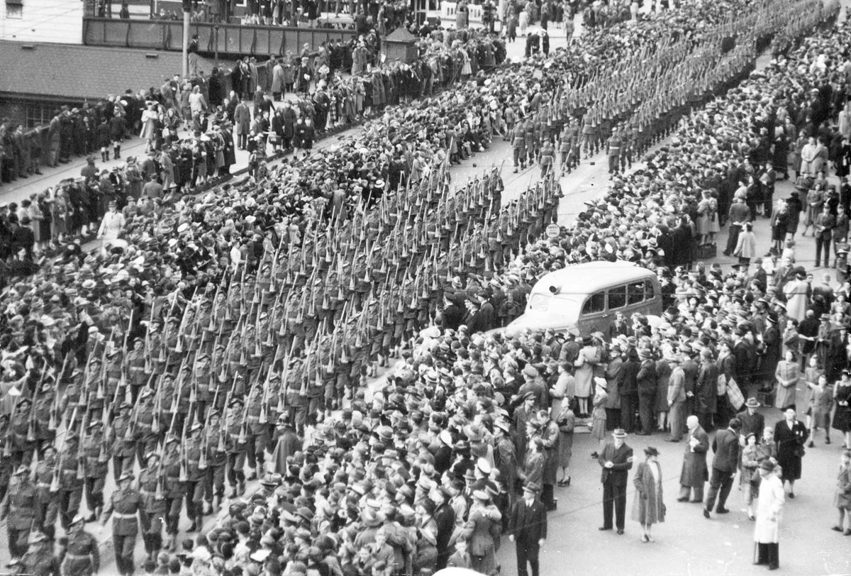 Army procession through Melbourne streets, 1944, Melbourne City