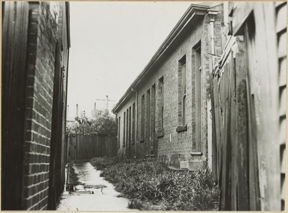 Carlton. Airedale Place (c. 1935)
