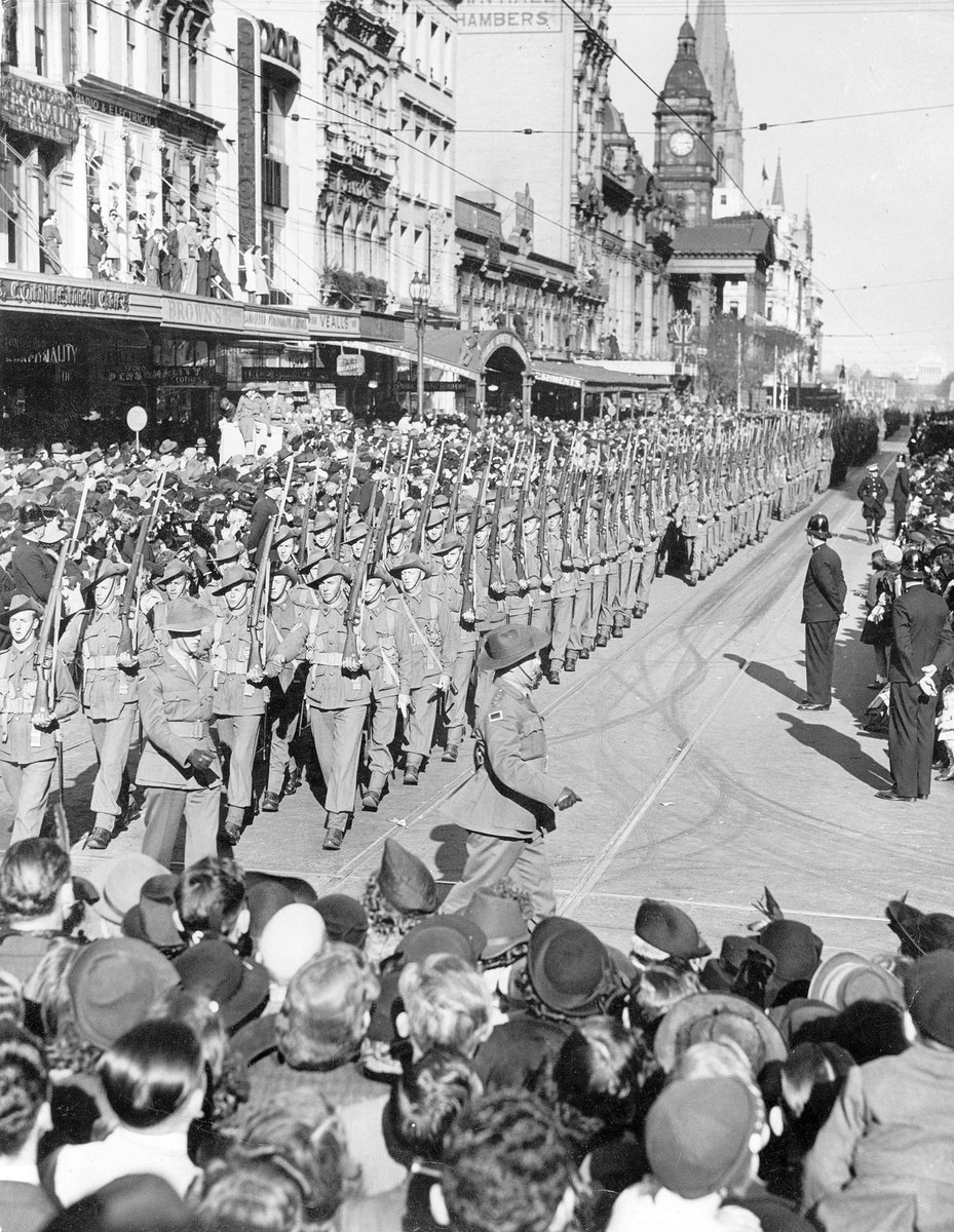 Australian soldiers in military marches in the streets of Melbourne, Melbourne City (1940–45)