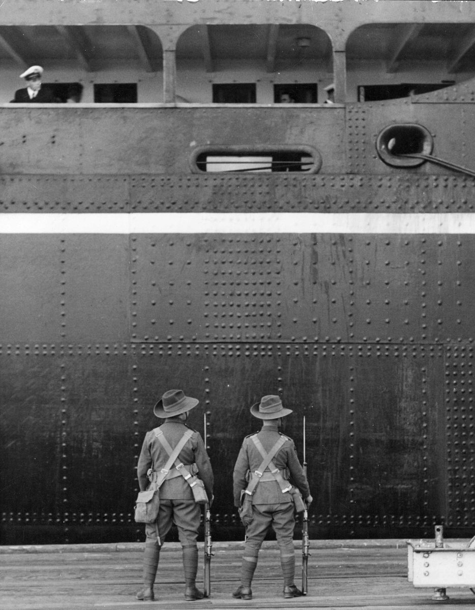 Armed guards for ships in Port Melbourne (c. 1939)