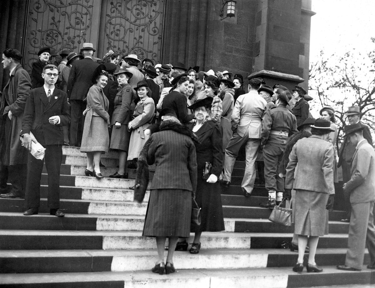 Church service on V-E day at St. Paul's Cathedral, Melbourne, Vic, Melbourne City (c. 1945)