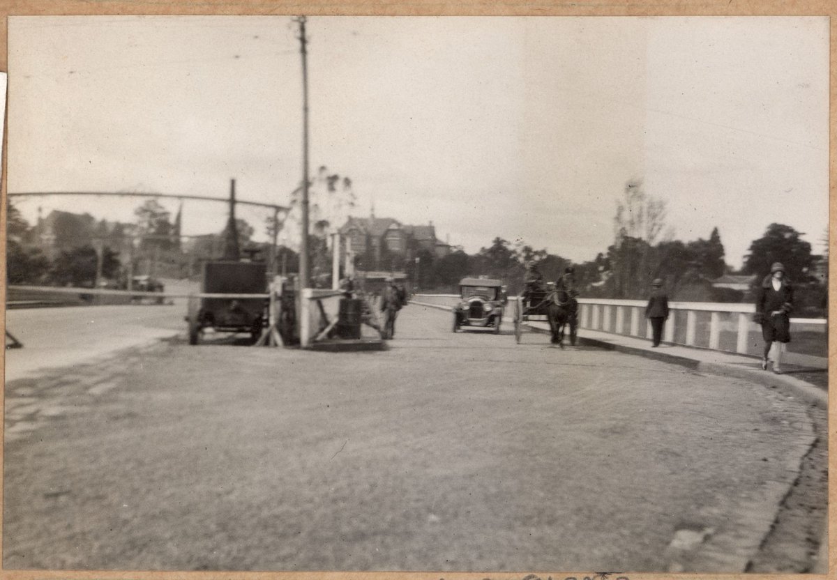 Hawthorn bridge - temporary bridge (c. 1930)
