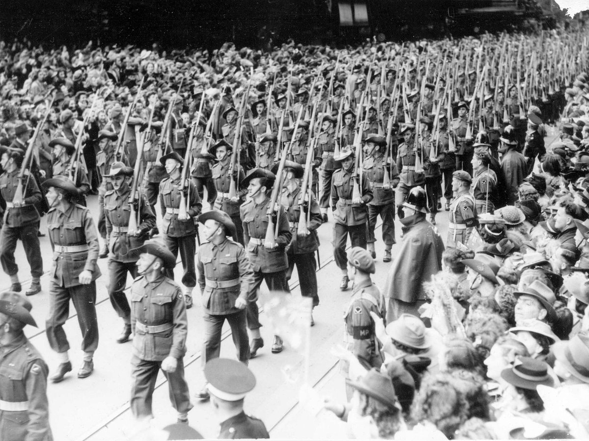 Army men of the 7th Division as they march through the streets of Melbourne, Victoria (1944)