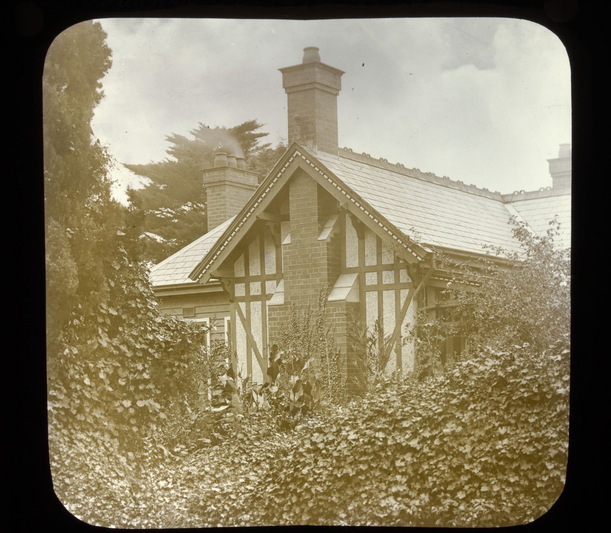 A surburban cottage Melbourne (1875–1938)