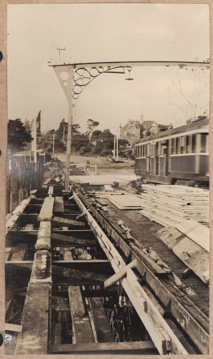 Reconditioning Hawthorn bridge - deck (1930)