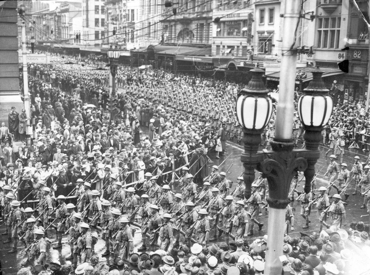 Soldiers from the A.I.F. parading down Melbourne streets, Melbourne City (1938–44)