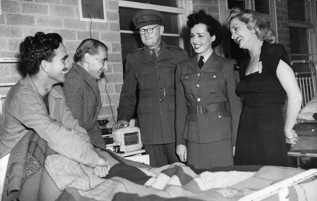Players talk to patients at Heidelberg [i.e. Heidelberg] military hospital (1942–48)