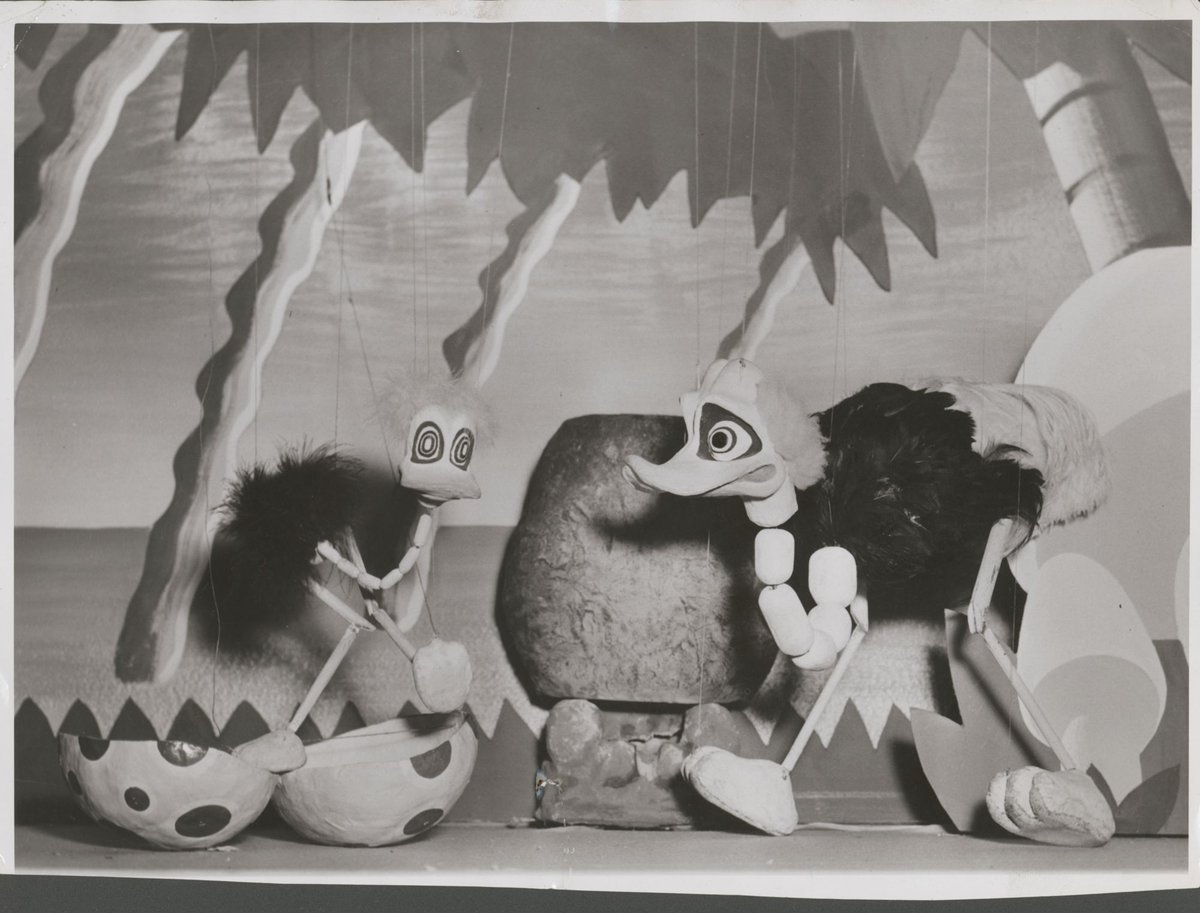 Freda & Raeburn Griffith's puppet Easter puppet show at Myers, Melbourne (1954)