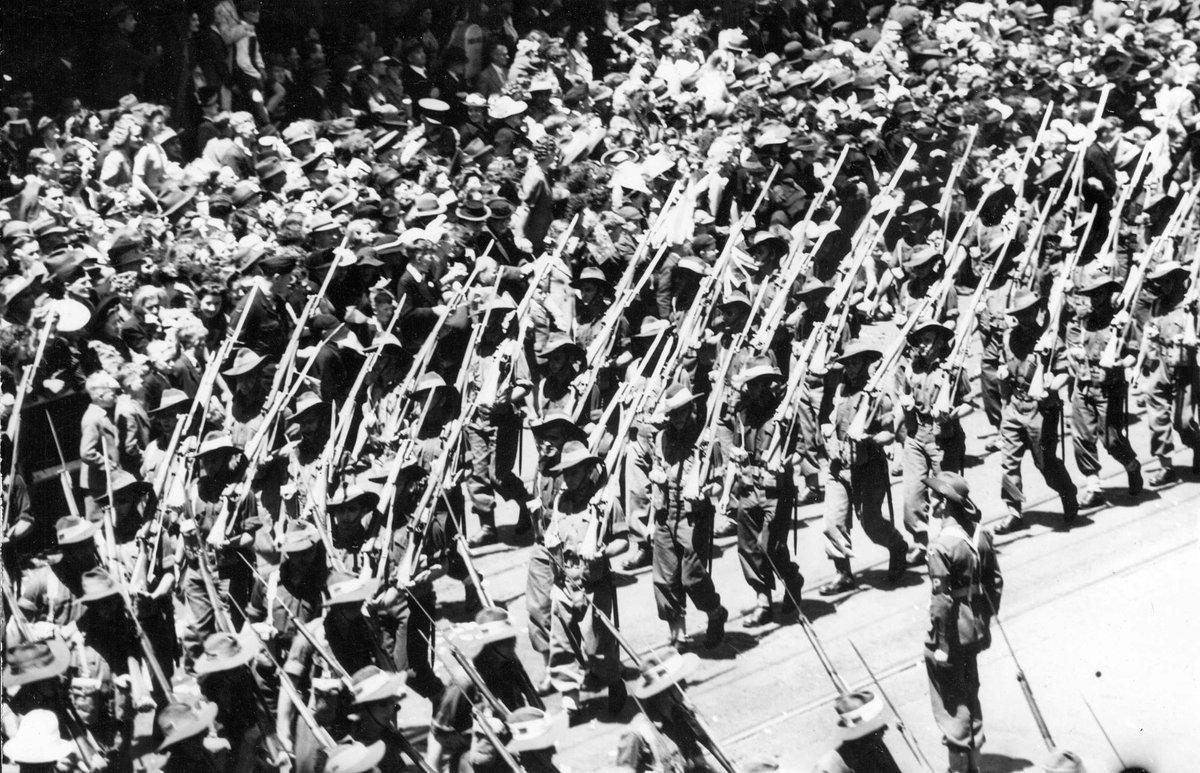 17th Brigade marching through Melbourne (1940–46)