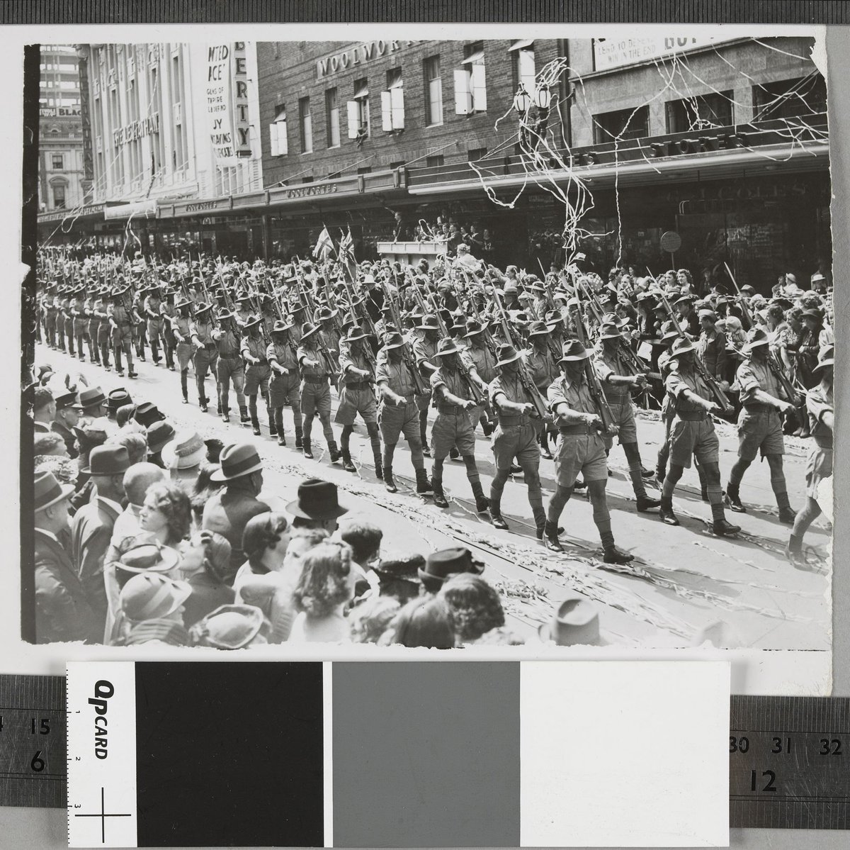 [Soldiers in parade down Bourke Street, Melbourne, Melbourne City (1939–45)