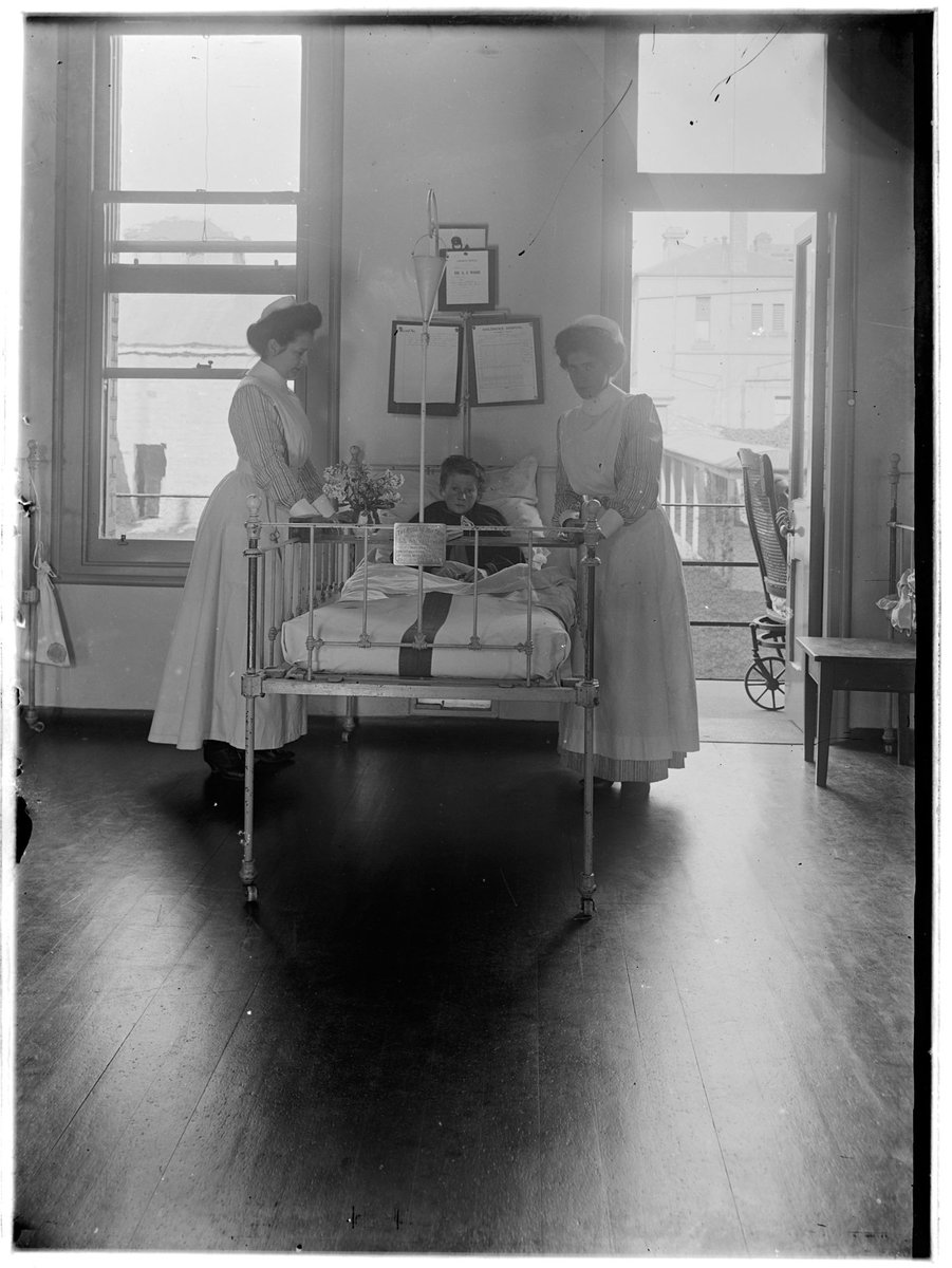Child and two nurses in Royal Children's Hospital, Melbourne (1906?)