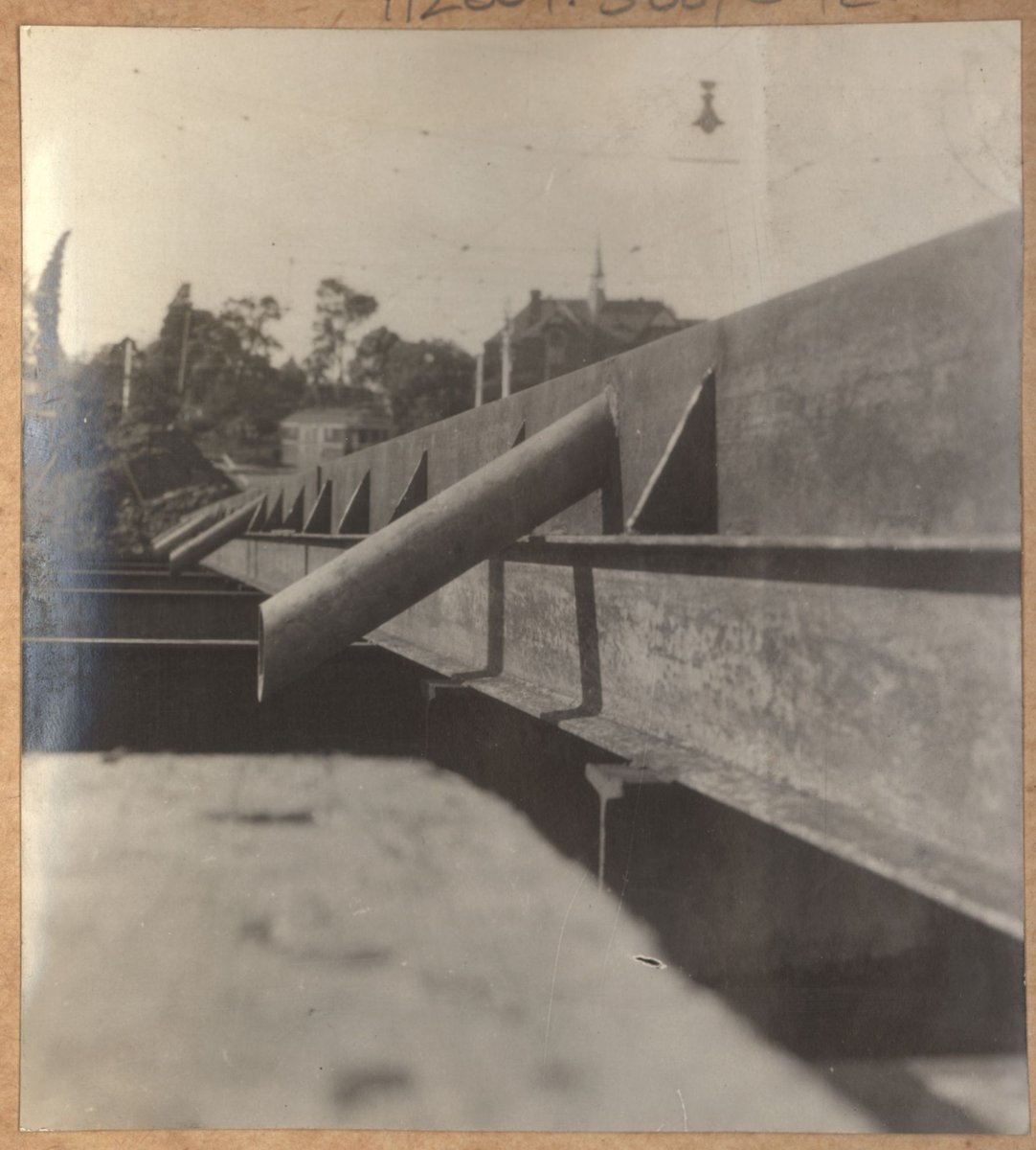 Reconditioning Hawthorn bridge - deck (1930)