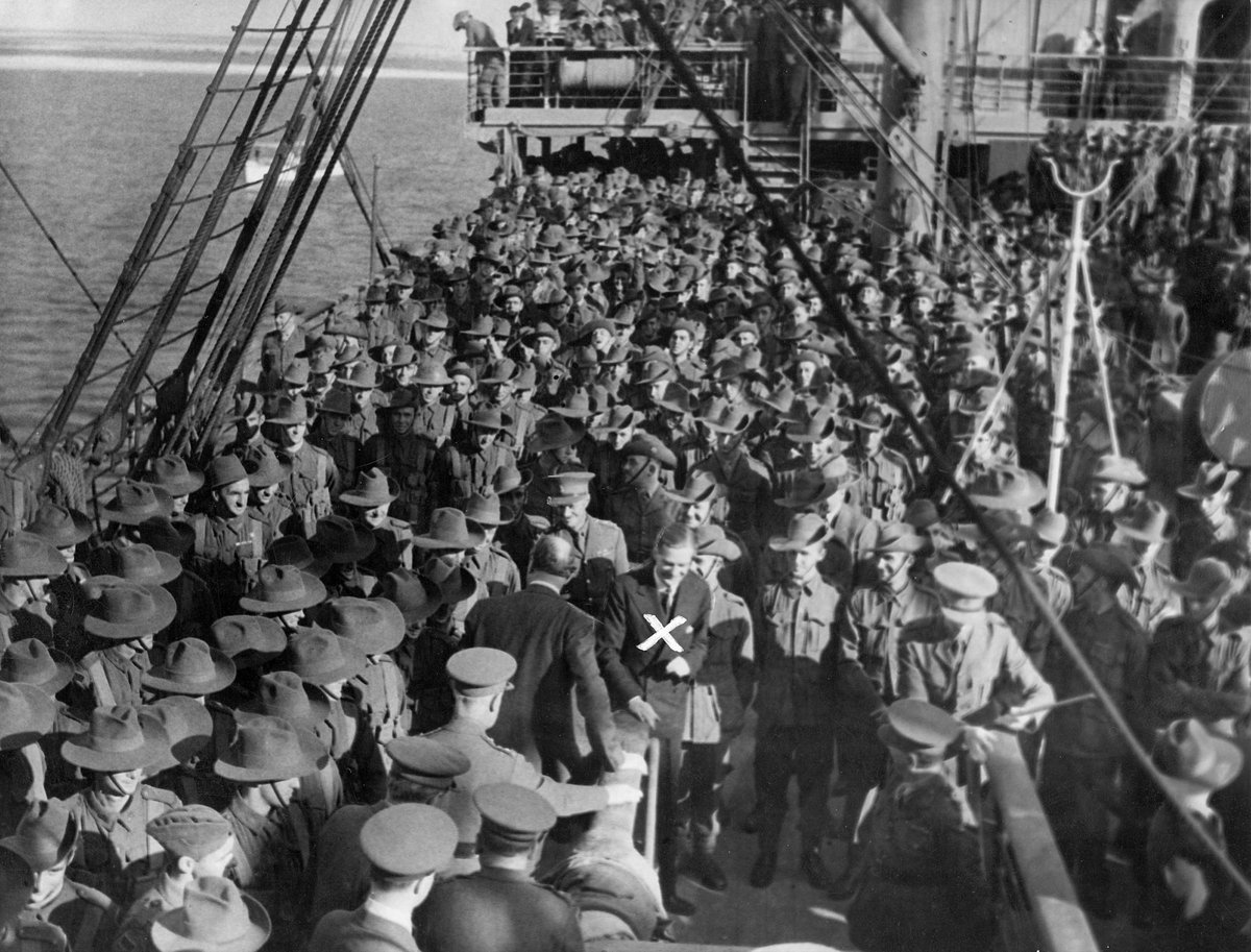 Crowds on board ship carrying the 2nd A.I.F. from Port Melbourne (c. 1940)