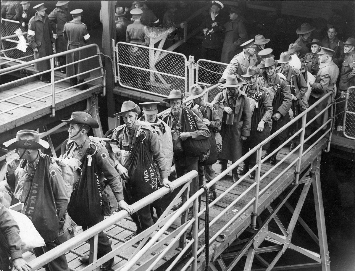 A.I.F. 4th embarkation. Port Melb. Troops embarking, Melbourne (1937–43)