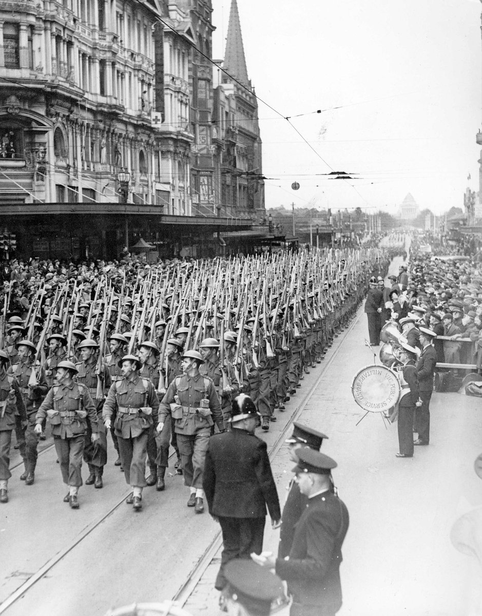 Australian soldiers marching in the streets of Melbourne, Melbourne City (1939–45)