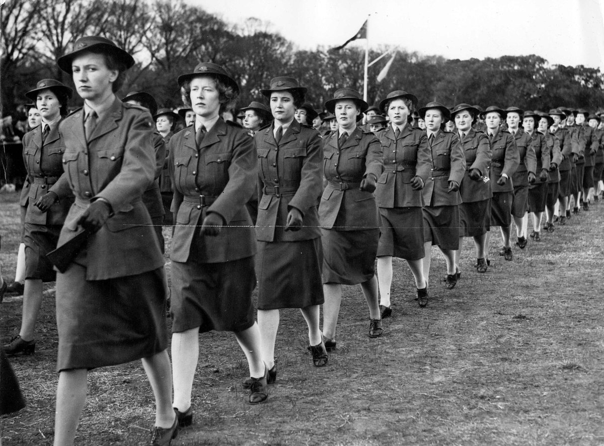 V-E day parade of units of Australian Corps of Signals, Fawkner Park, Melbourne, Victoria (1942–48)