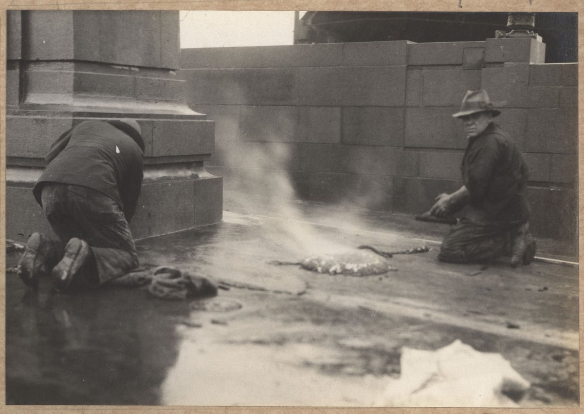 Spencer Street bridge. Neuchatel paving, Melbourne City (1930)