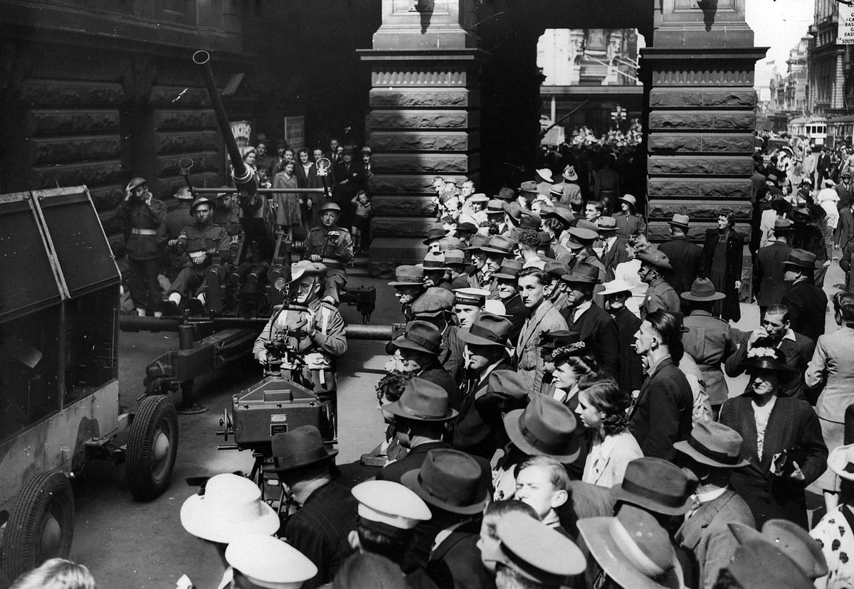 Display of artillery in front of the Melbourne Town Hall with large crowd looking on, Melbourne City (1939–45)