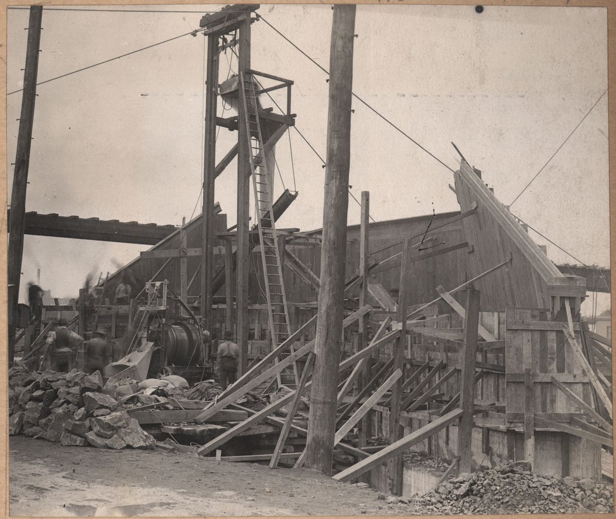 South Kensington to West Footscray. Bridge over Maribyrnong River : substructure (1926)