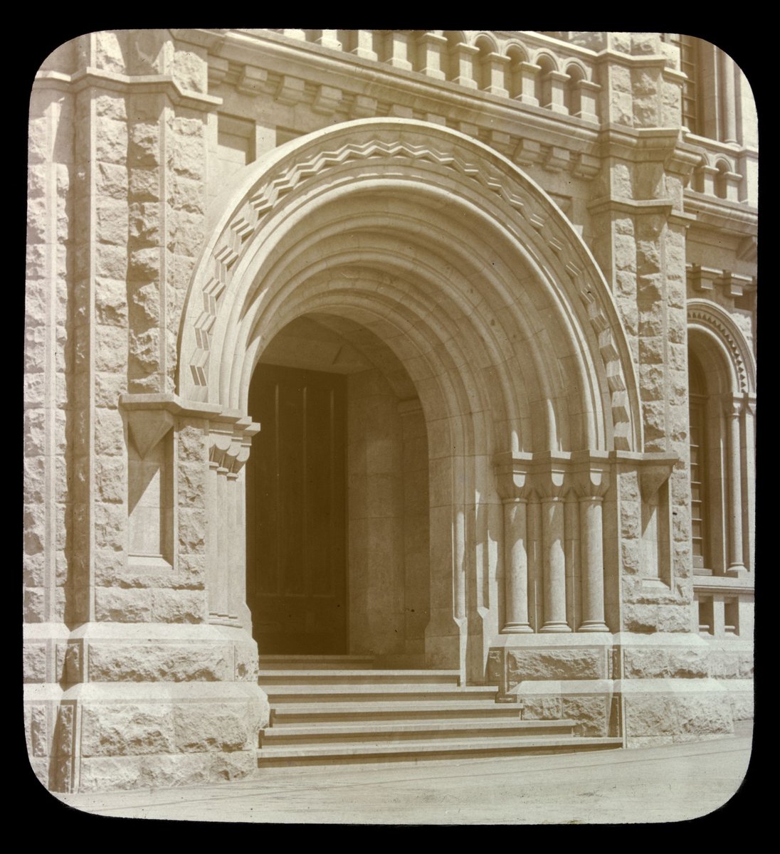 Police Court entrance, Melb. 1928 [i.e. former Magistrate's Court, Russell Street, Melbourne], Melbourne City