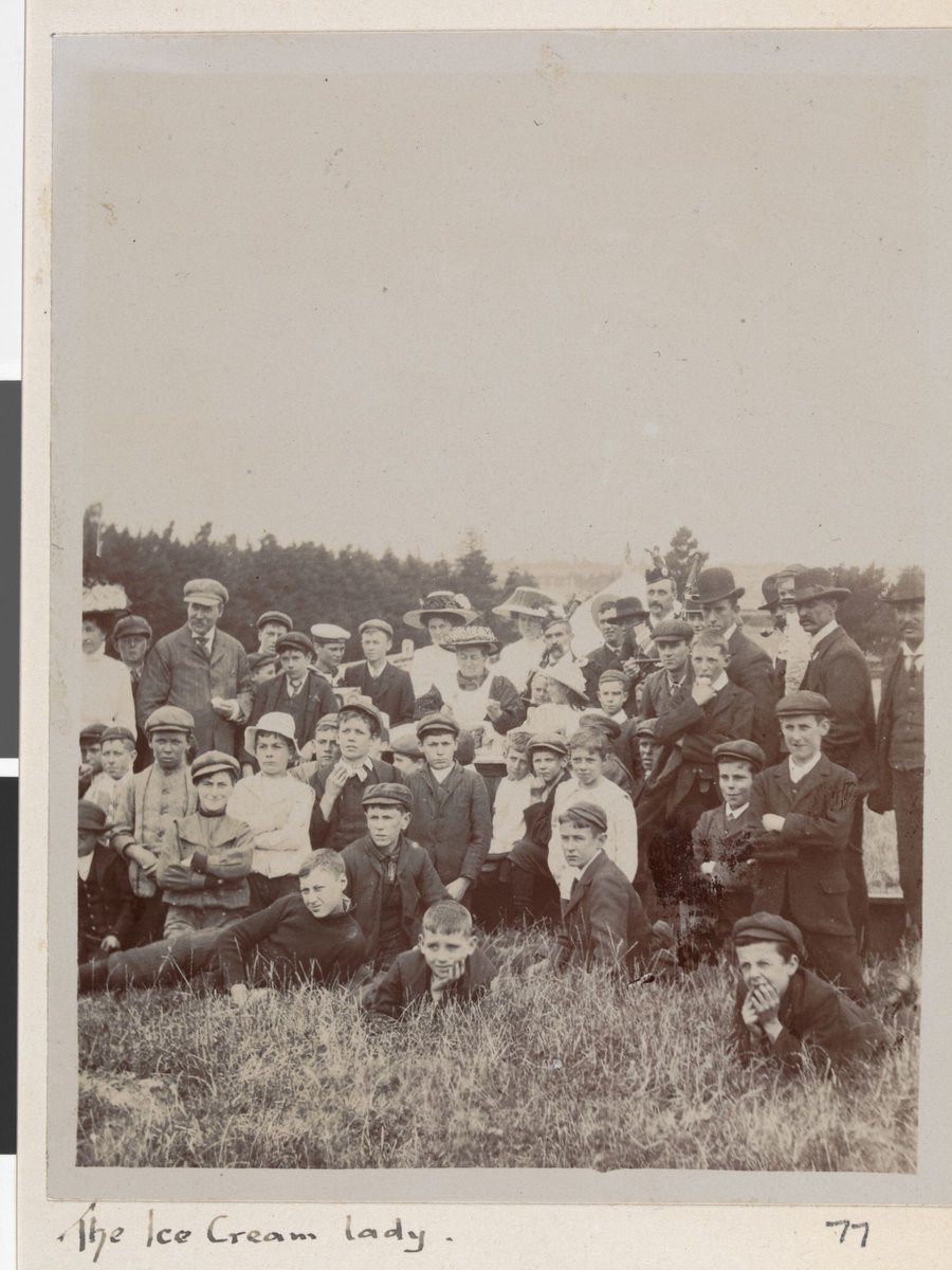 "City Newsboys' Picnic, Melbourne, State Government House, Dec. 1909", Melbourne City
