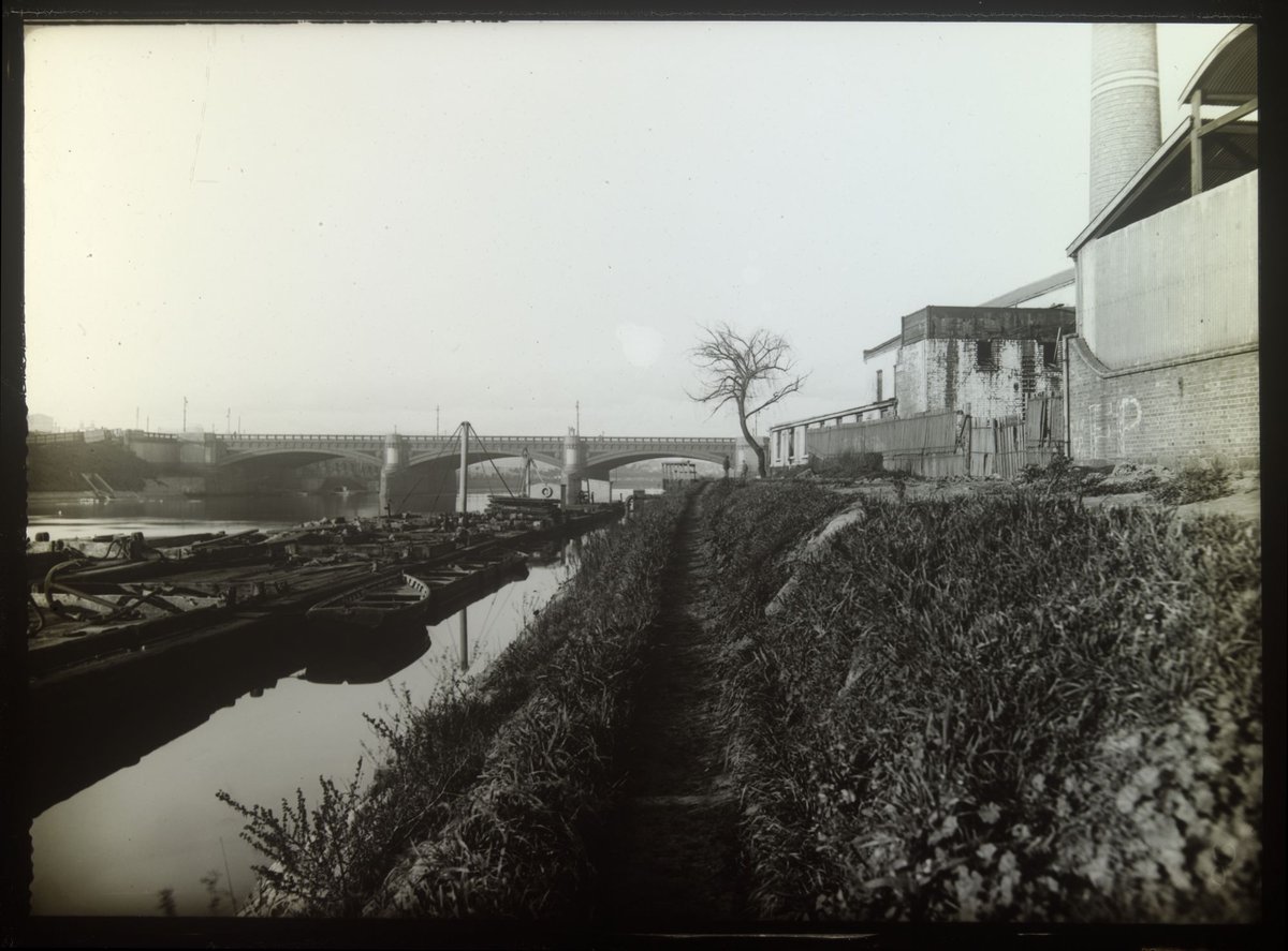 River Yarra and Princes Bridge, looking East, Melbourne City (1875–1938)