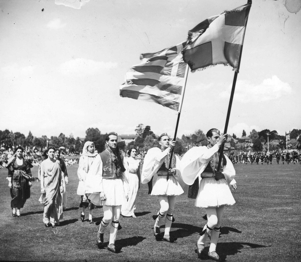 Greek national procession at the Allied Thanksgiving pageant at Como Park, Melbourne, South Yarra (c. 1944)