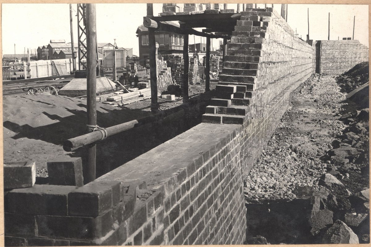 South Kensington to West Footscray, bridge at Geelong Road (1927–28)