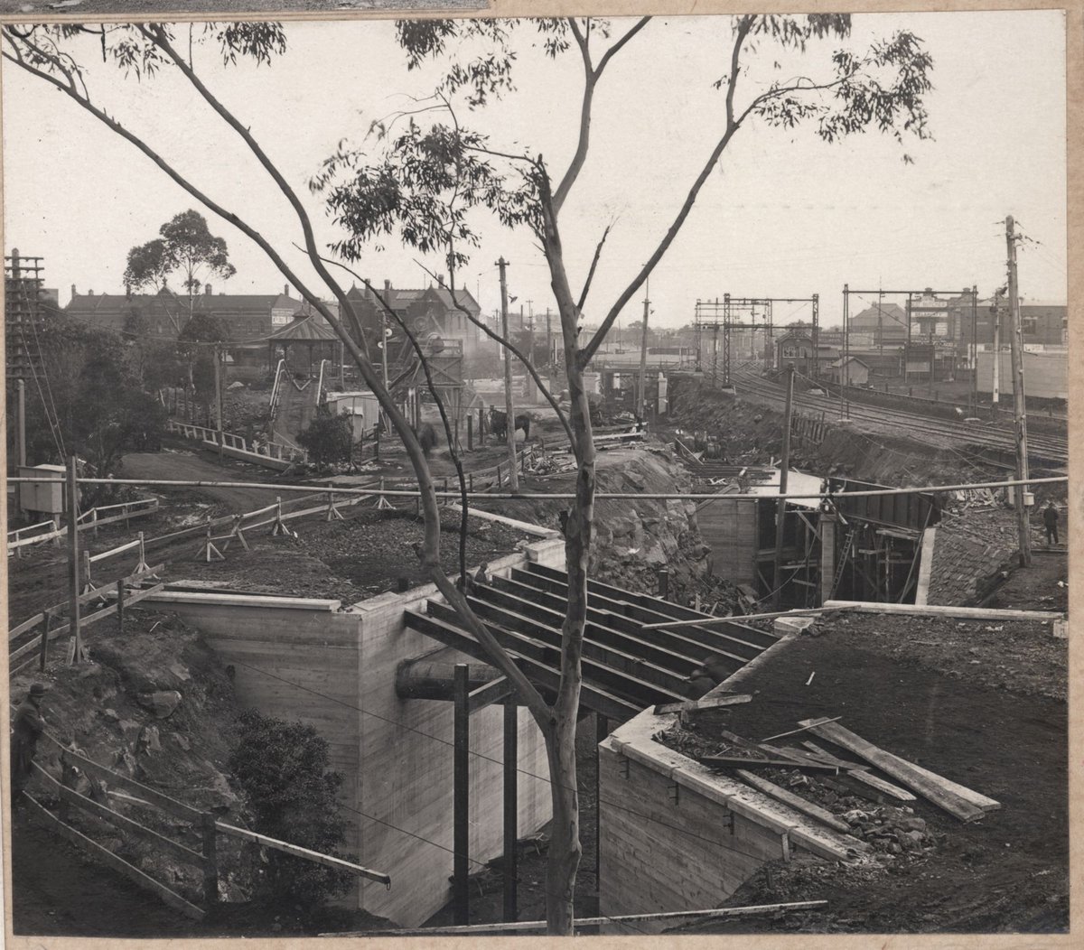 South Kensington to West Footscray - bridge under passenger approach to Footscray station and bridge under Bendigo line (1927–28)